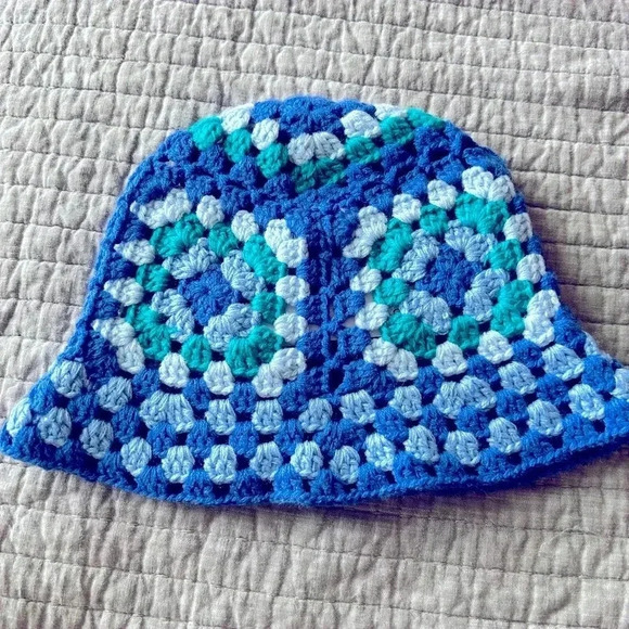 AQUA Crochet Blue Tones and Aqua Bucket Hat One Size NWT - Picture 1 of 7
